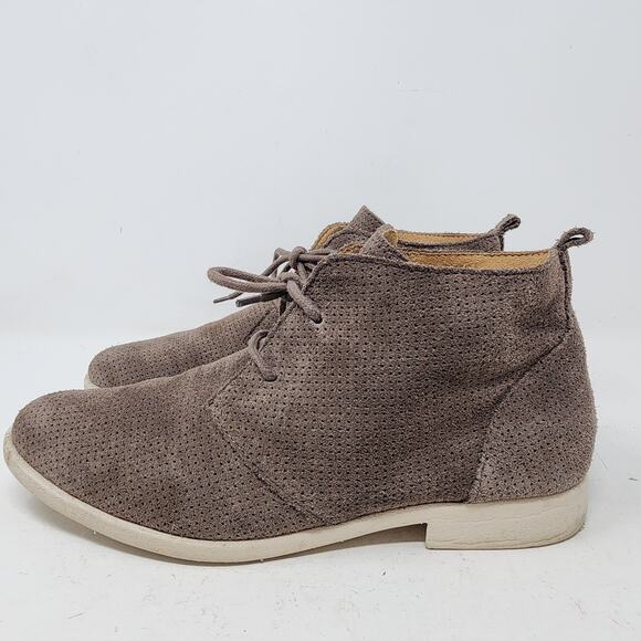 Born Bazau 8M Perforated Suede Lace Up Ankle Chukka Desert Boots Bootie Gray - Picture 1 of 13